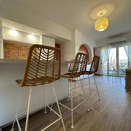 Apartman Le Claridge - 4 Prs - Clim - Balcon - 5 Min Plages Antibes