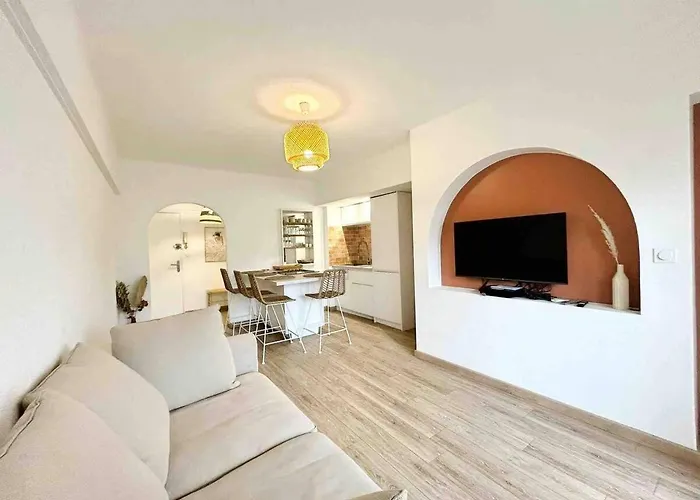 Le Claridge - 4 Prs - Clim - Balcon - 5 Min Plages Αντίμπ